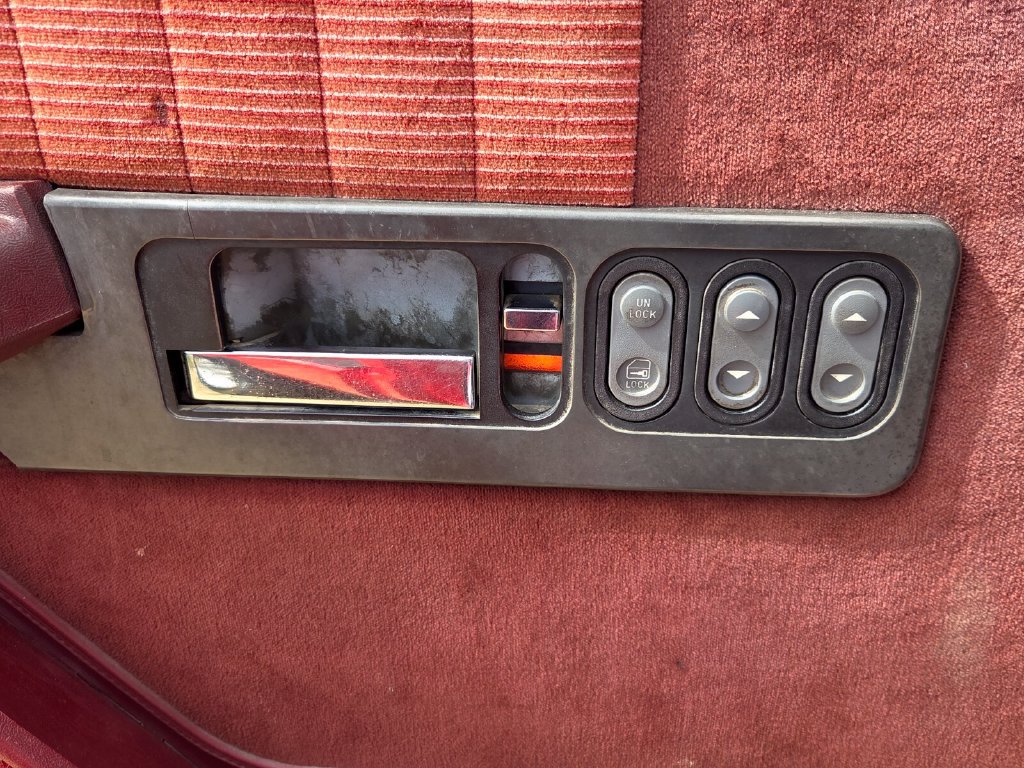 Used 1992 Chevrolet Silverado 1500 2WD Regular Cab image 38