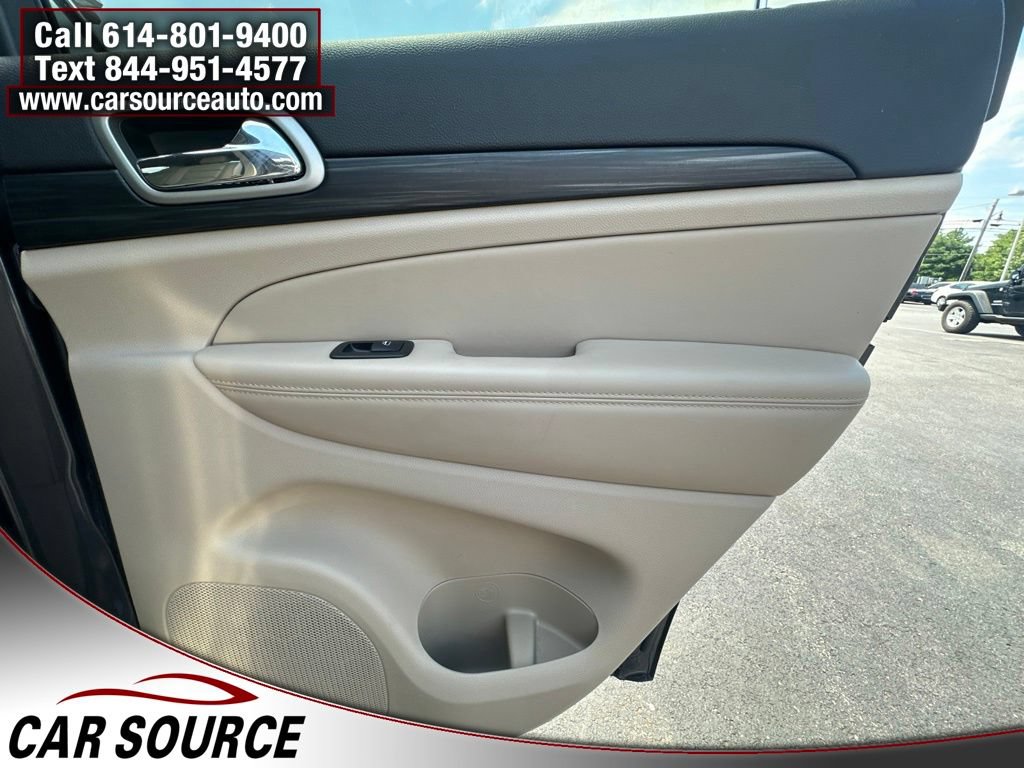 Used 2021 Jeep Grand Cherokee Laredo AWD/4WD image 26