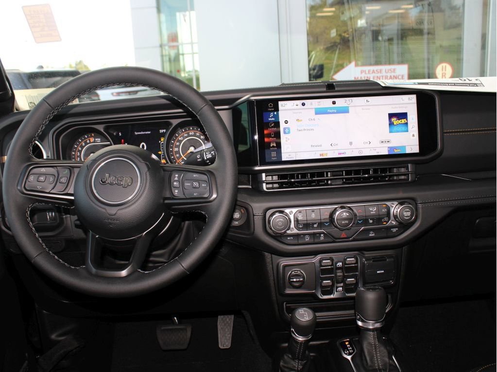 New 2025 Jeep Gladiator Sport image 24