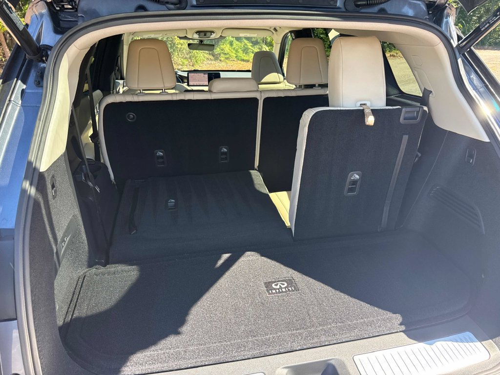 Used 2023 INFINITI QX60 Sensory w/ Cargo Package AWD/4WD image 31