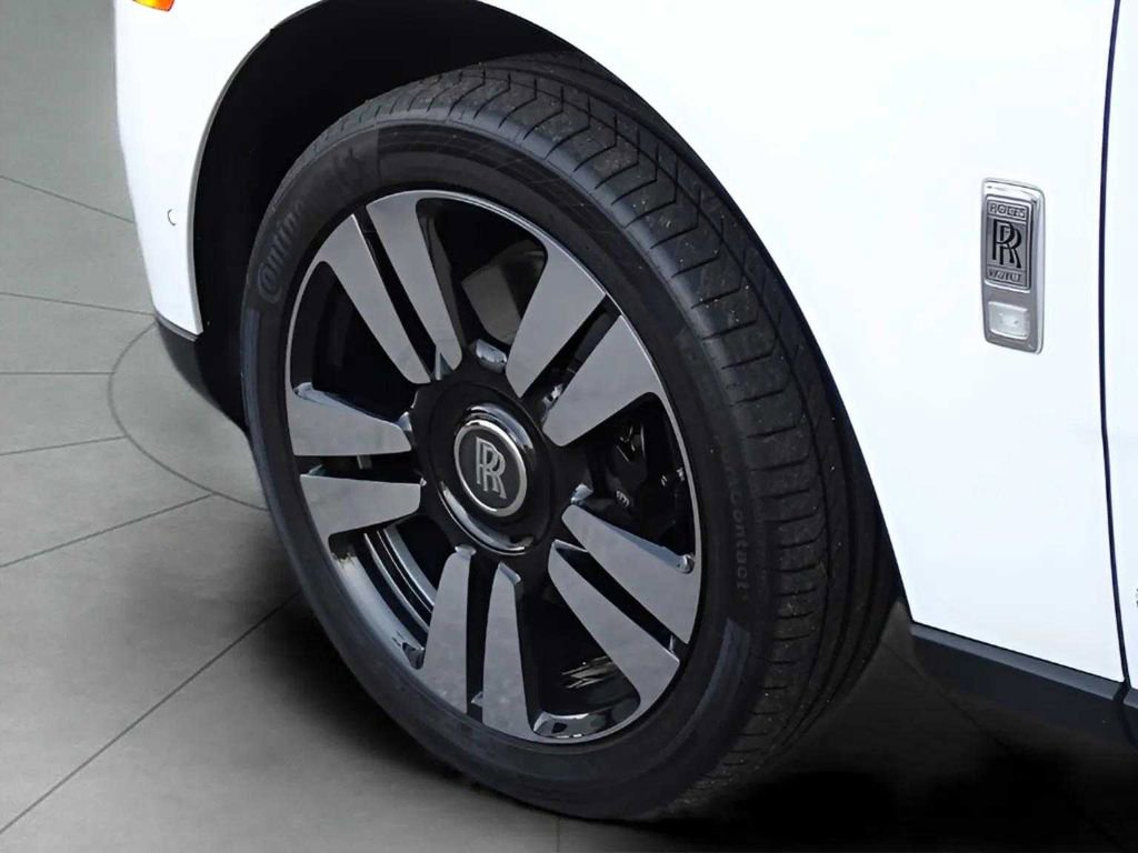 Certified 2024 Rolls-Royce Cullinan image 25