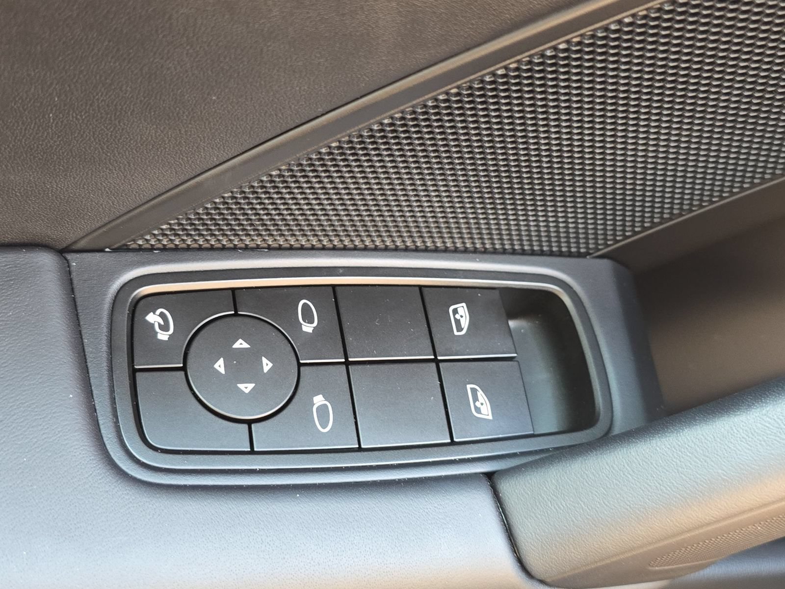 Certified 2024 Porsche 911 Carrera 4 AWD/4WD image 16