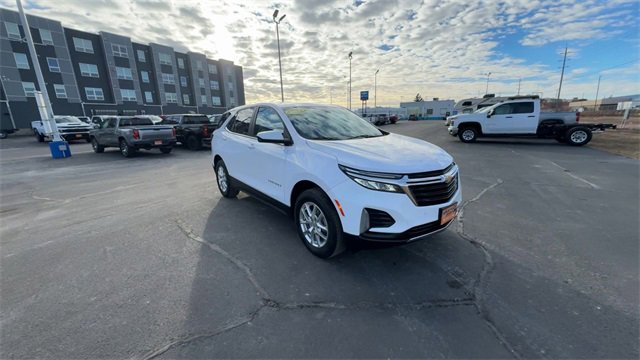 Used 2022 Chevrolet Equinox LT image 2