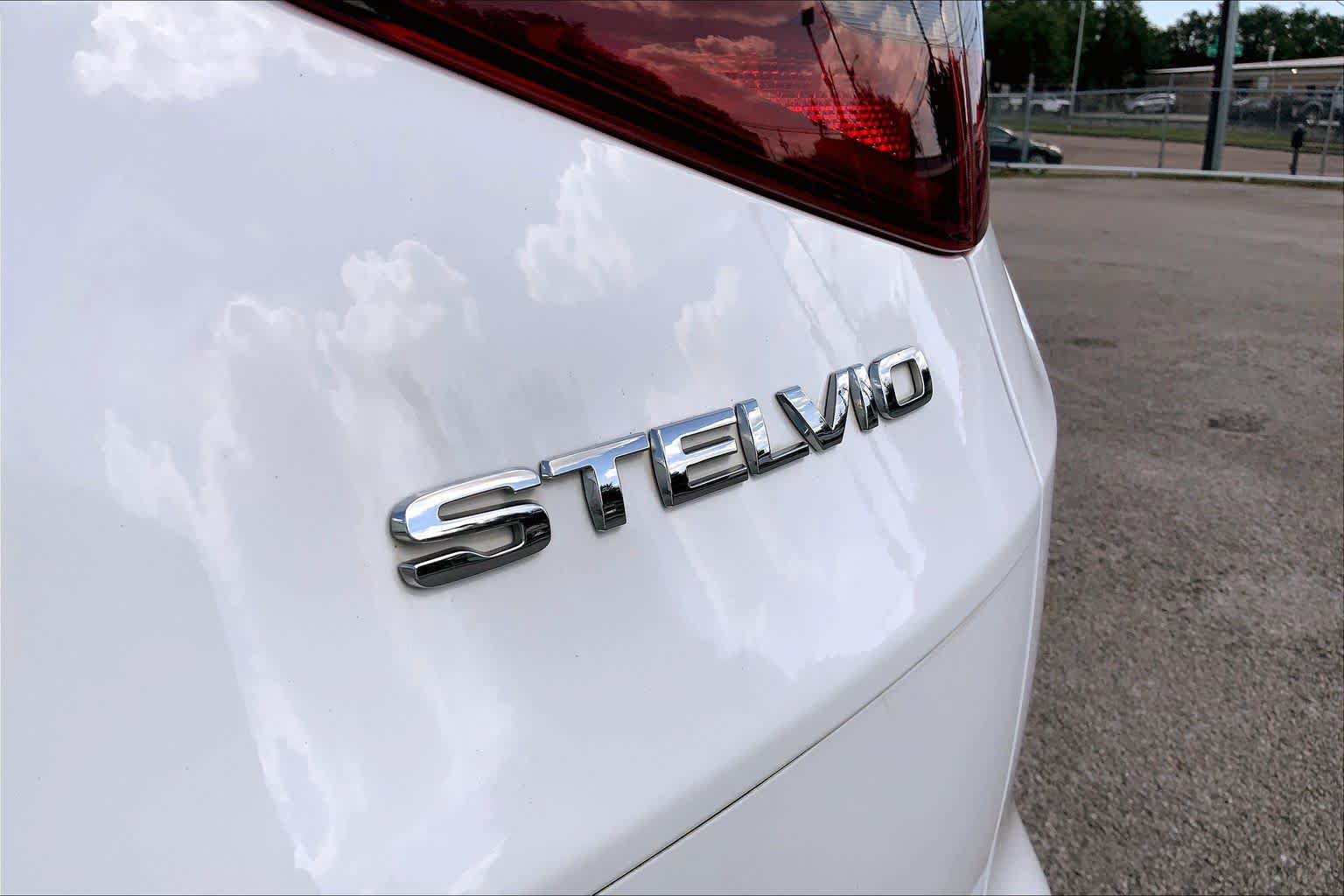 Used 2020 Alfa Romeo Stelvio RWD image 31
