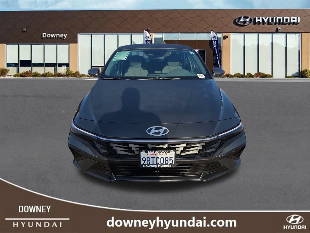 Used 2025 Hyundai Elantra SE FWD image 8