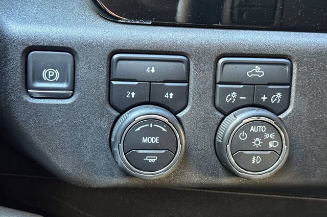 Used 2025 Chevrolet Silverado 2500 LT w/ Convenience Package image 39