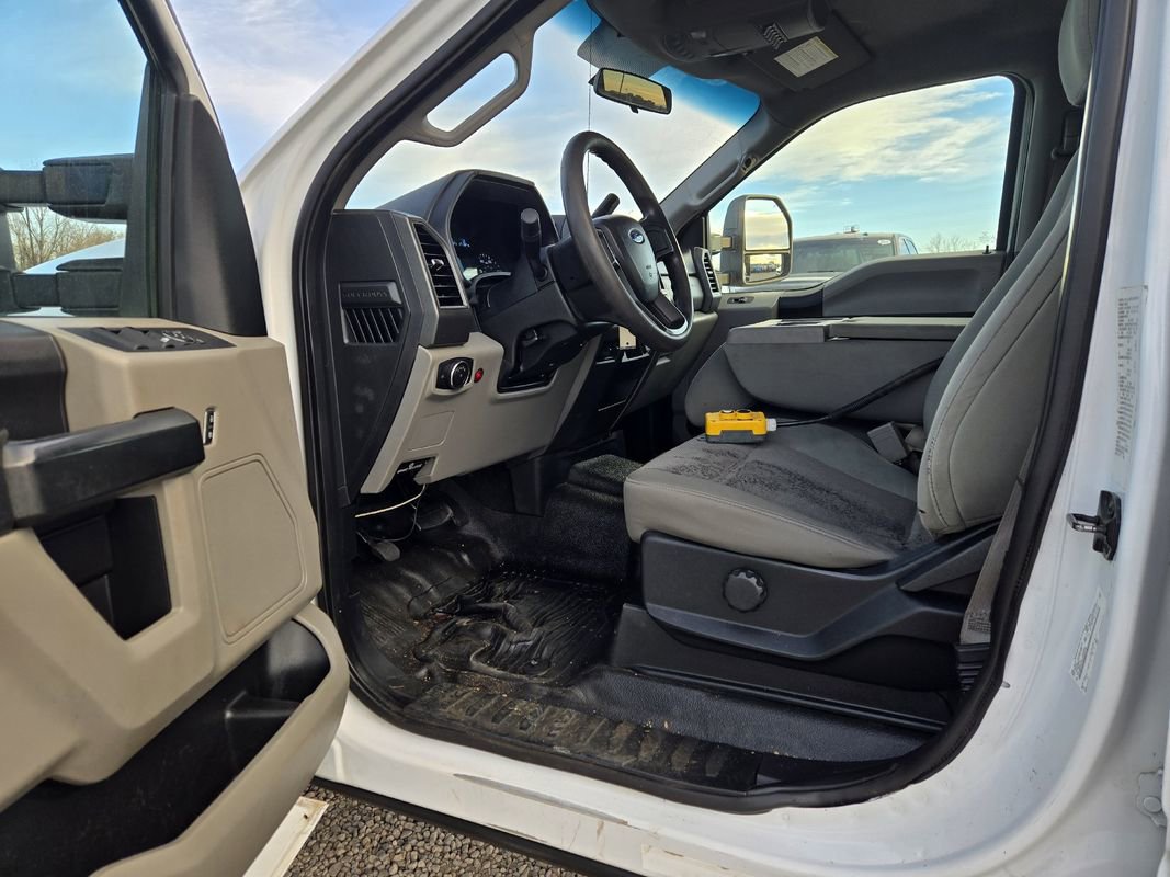 Used 2018 Ford F550 2WD Crew Cab Super Duty w/ Power Equipment Group image 11