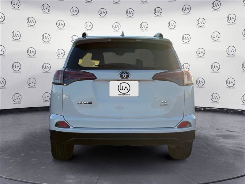 Used 2018 Toyota RAV4 LE w/ Carpet Mat Package image 4