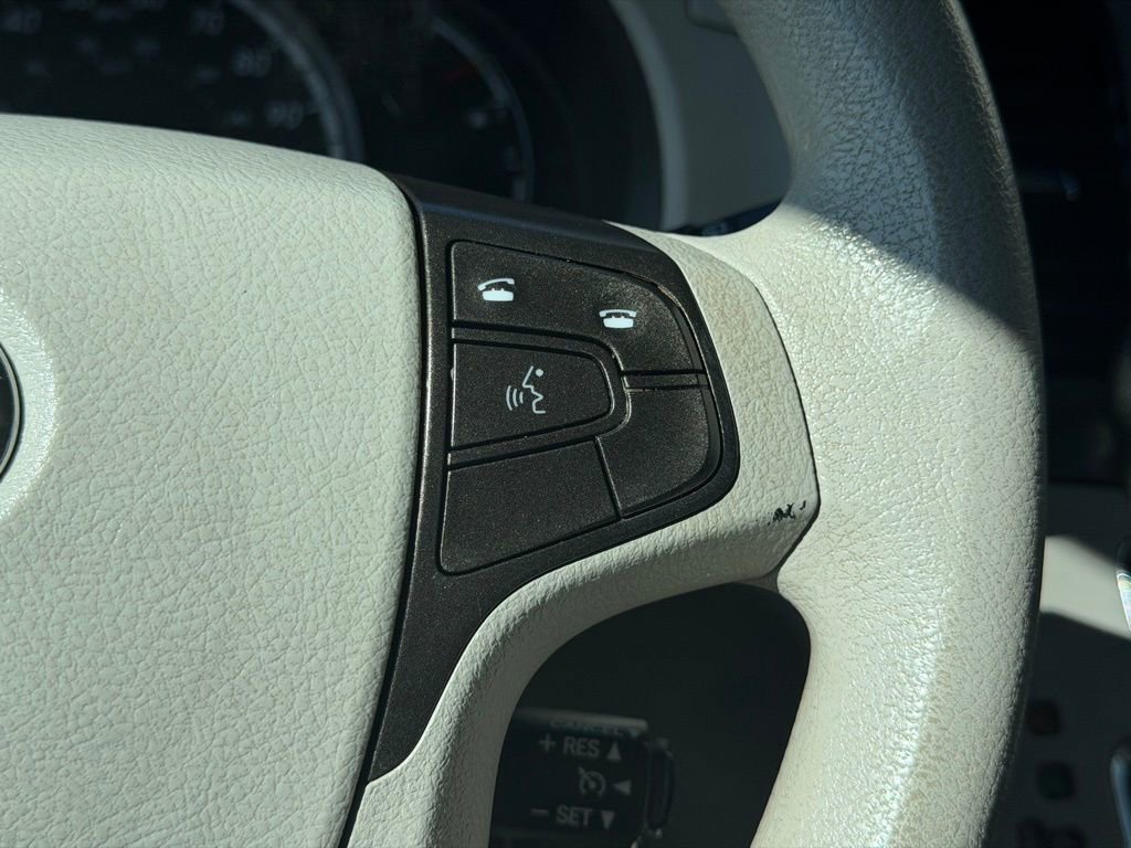 Used 2012 Toyota Sienna LE w/ Towing Pkg image 17