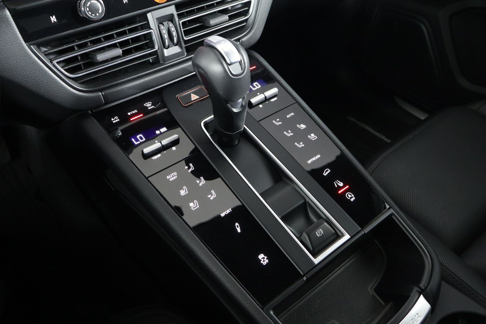 Certified 2026 Porsche Macan S AWD/4WD image 18