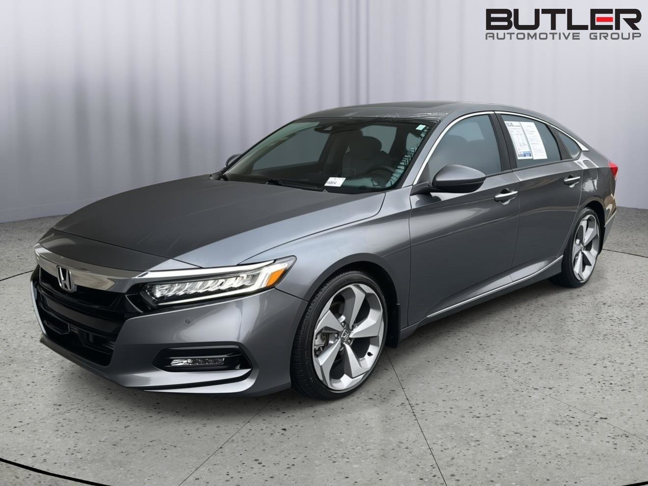 Used 2018 Honda Accord Touring image 1