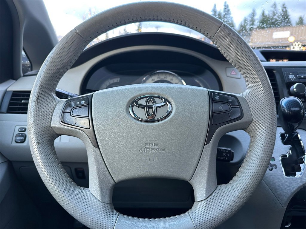 Used 2011 Toyota Sienna SE image 18