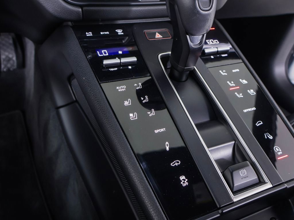 Certified 2024 Porsche Macan w/ Premium Plus Package image 20