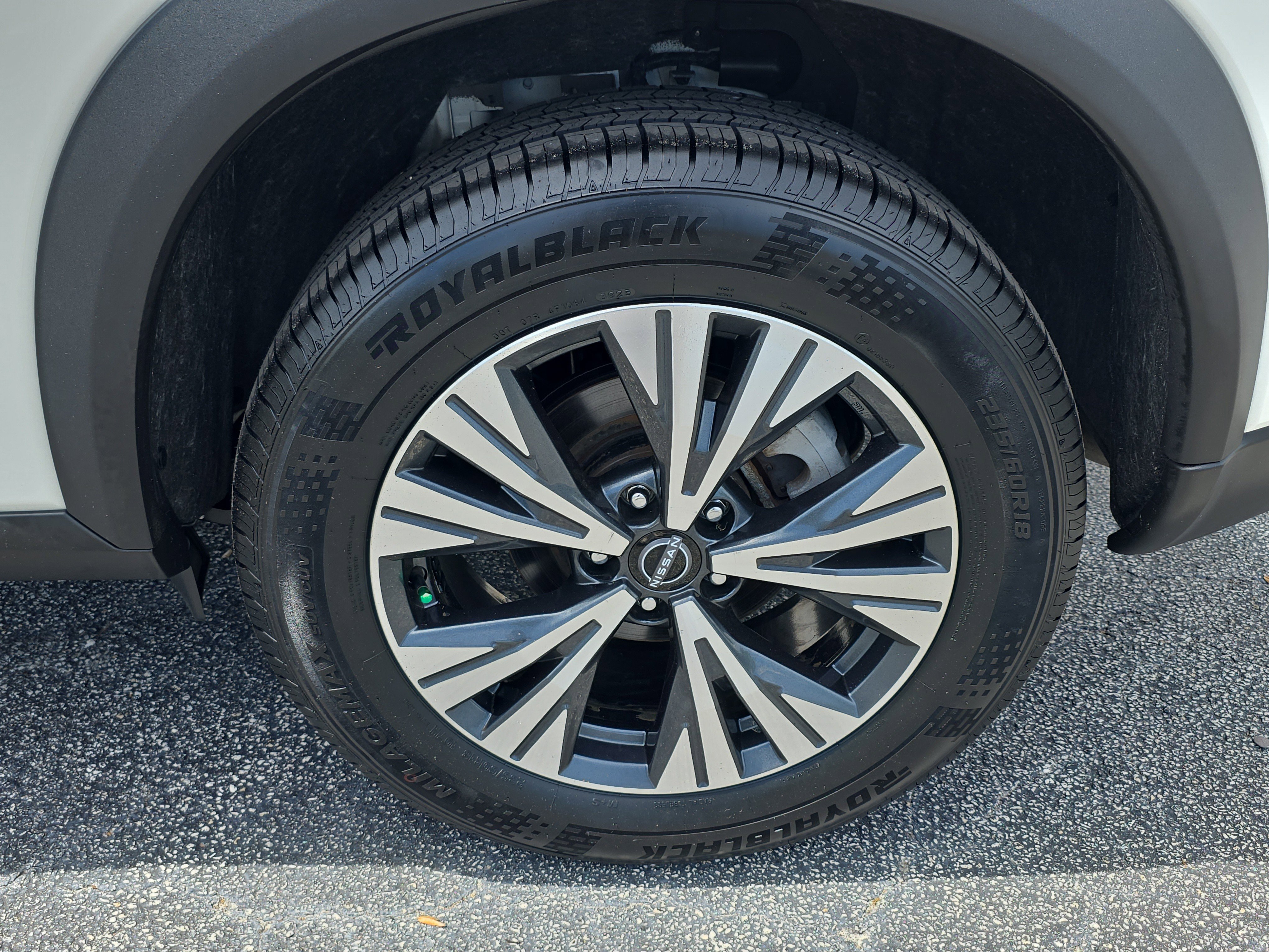 Used 2023 Nissan Rogue SV image 13