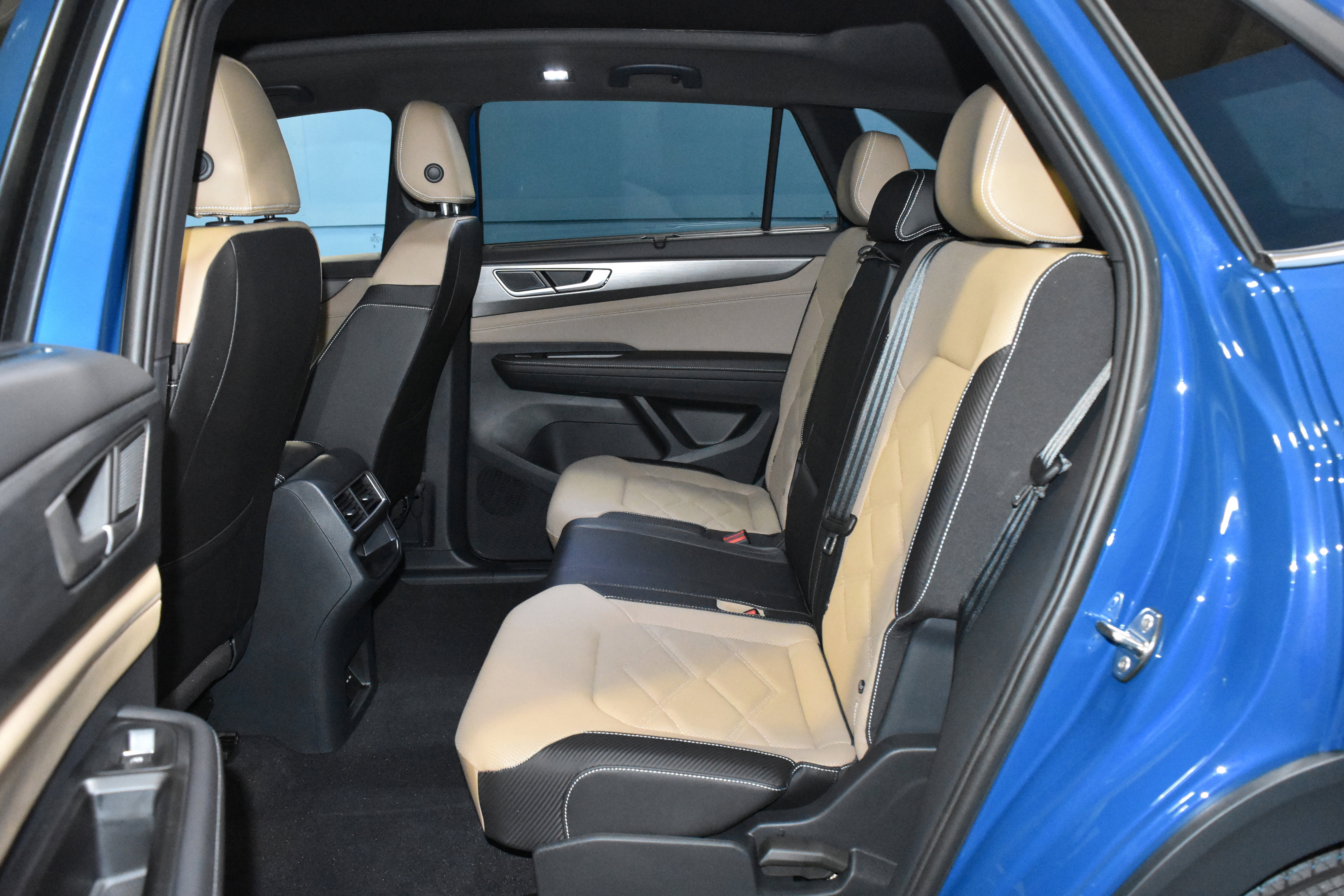 New 2025 Volkswagen Atlas Cross Sport SE image 15