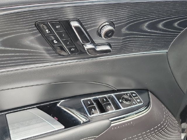 Certified 2024 Cadillac Lyriq Luxury w/ LPO, Floor Liner Package AWD/4WD image 28