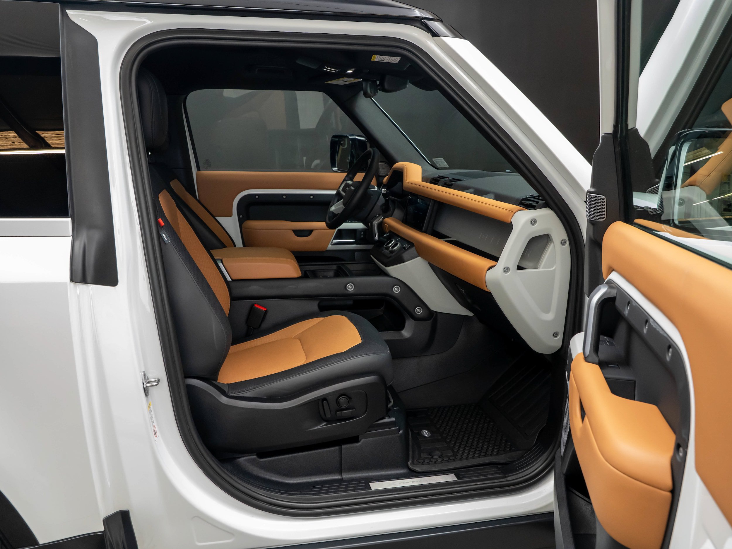 Used 2023 Land Rover Defender 90 X-Dynamic SE AWD/4WD image 30