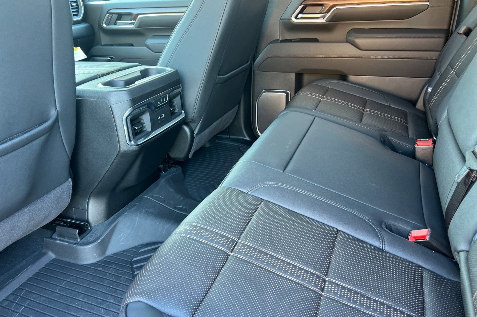 Used 2025 Chevrolet Silverado 2500 High Country w/ High Country Premium Package image 12