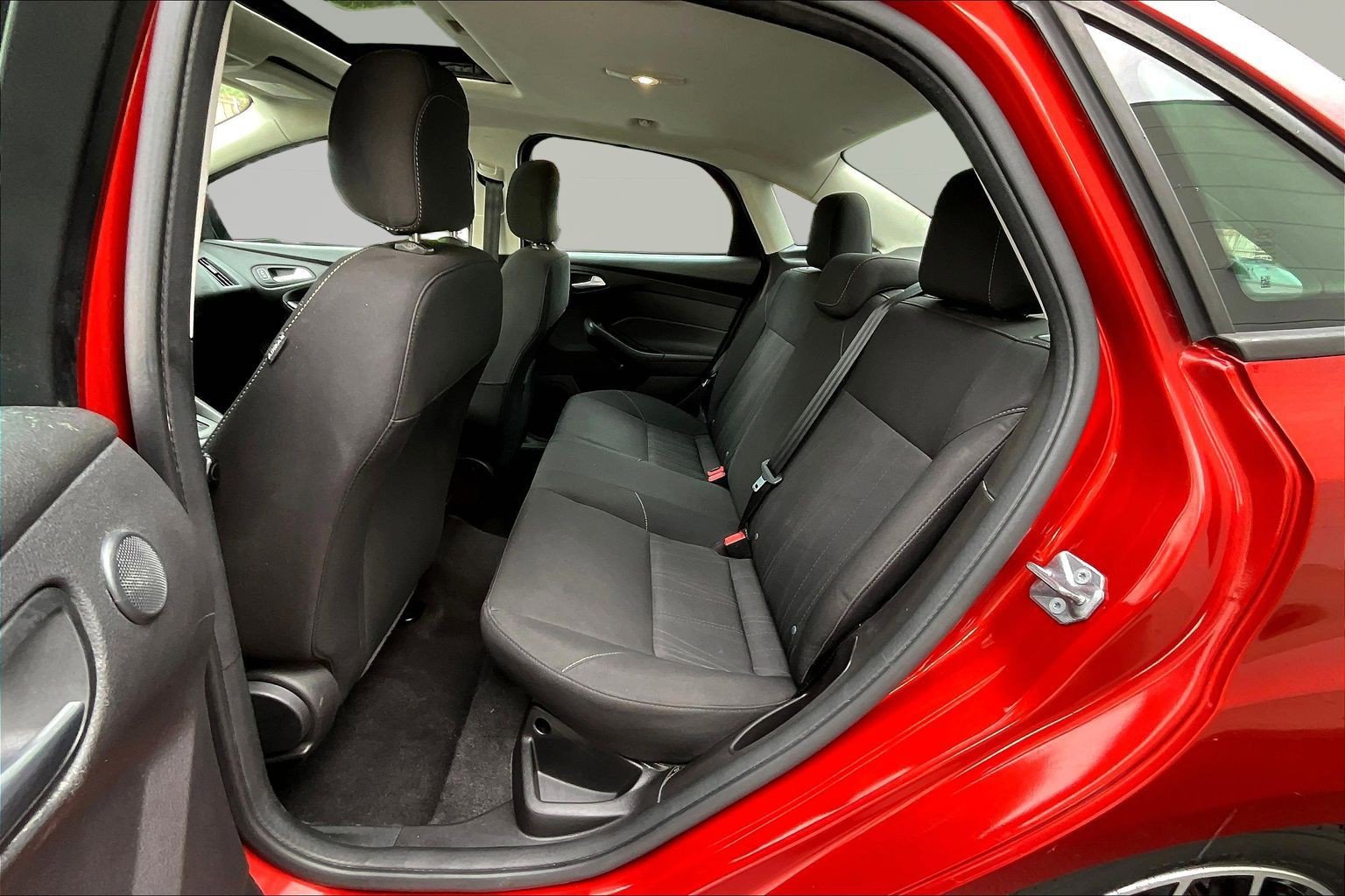 Used 2018 Ford Focus SEL FWD image 22