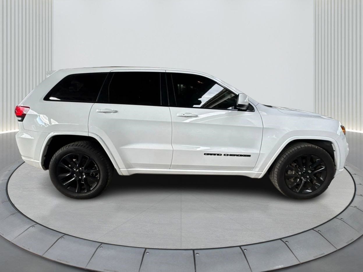 Used 2021 Jeep Grand Cherokee Laredo X image 4