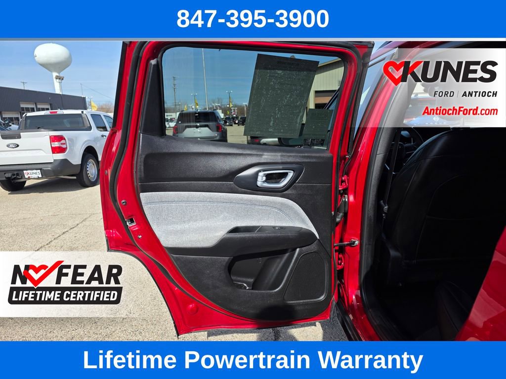 Used 2025 Jeep Compass Latitude image 19