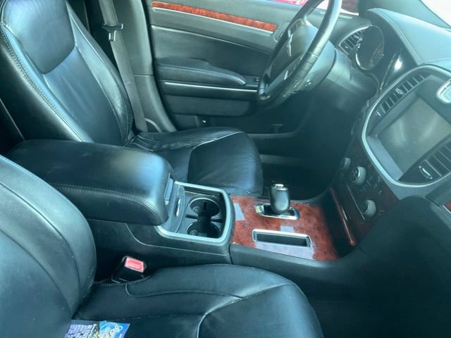 Used 2012 Chrysler 300 Limited RWD image 3