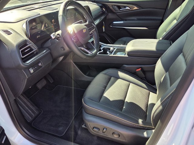 Used 2026 Chevrolet Traverse High Country FWD image 9