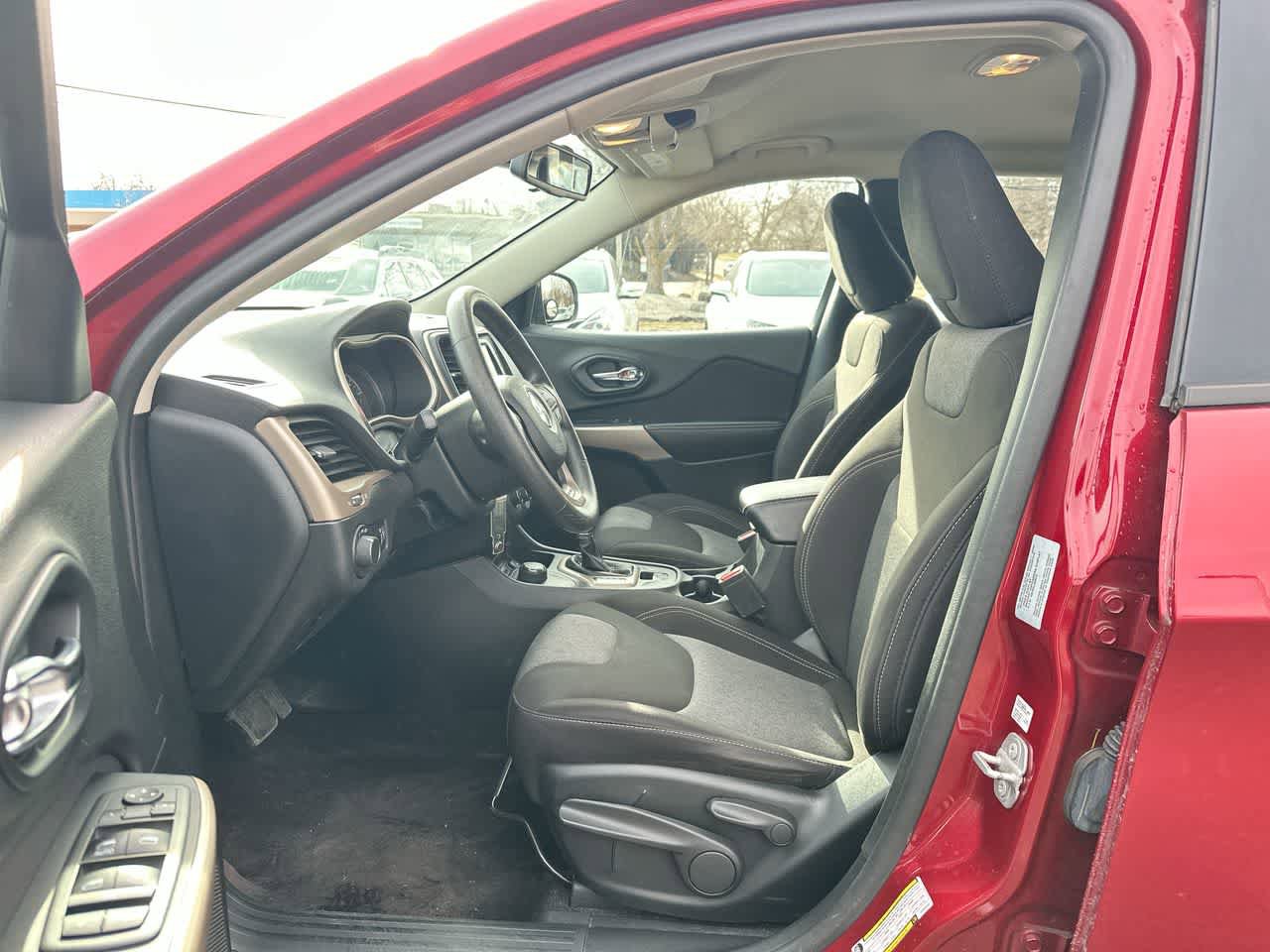 Used 2017 Jeep Cherokee Sport image 21
