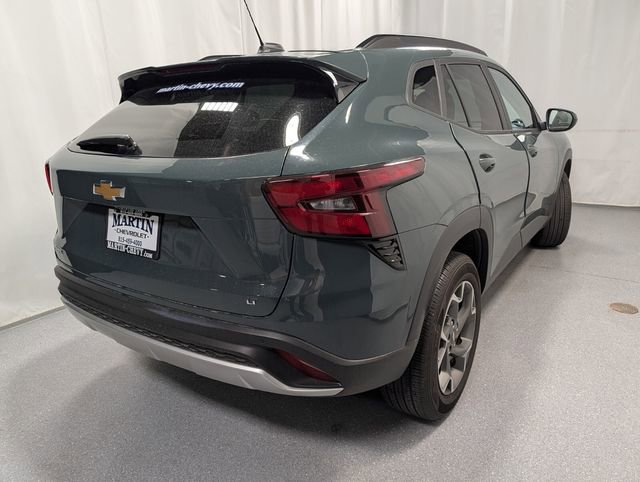 Used 2025 Chevrolet Trax LT w/ Driver Confidence Package image 3