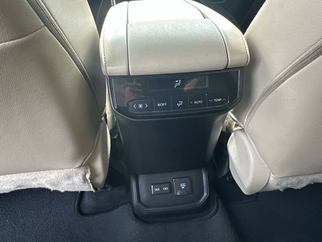 Used 2023 Toyota Highlander Limited image 22