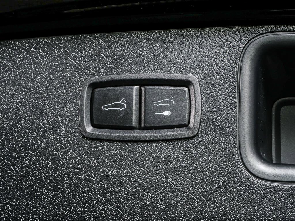 Certified 2023 Porsche Macan S w/ Premium Package Plus image 35
