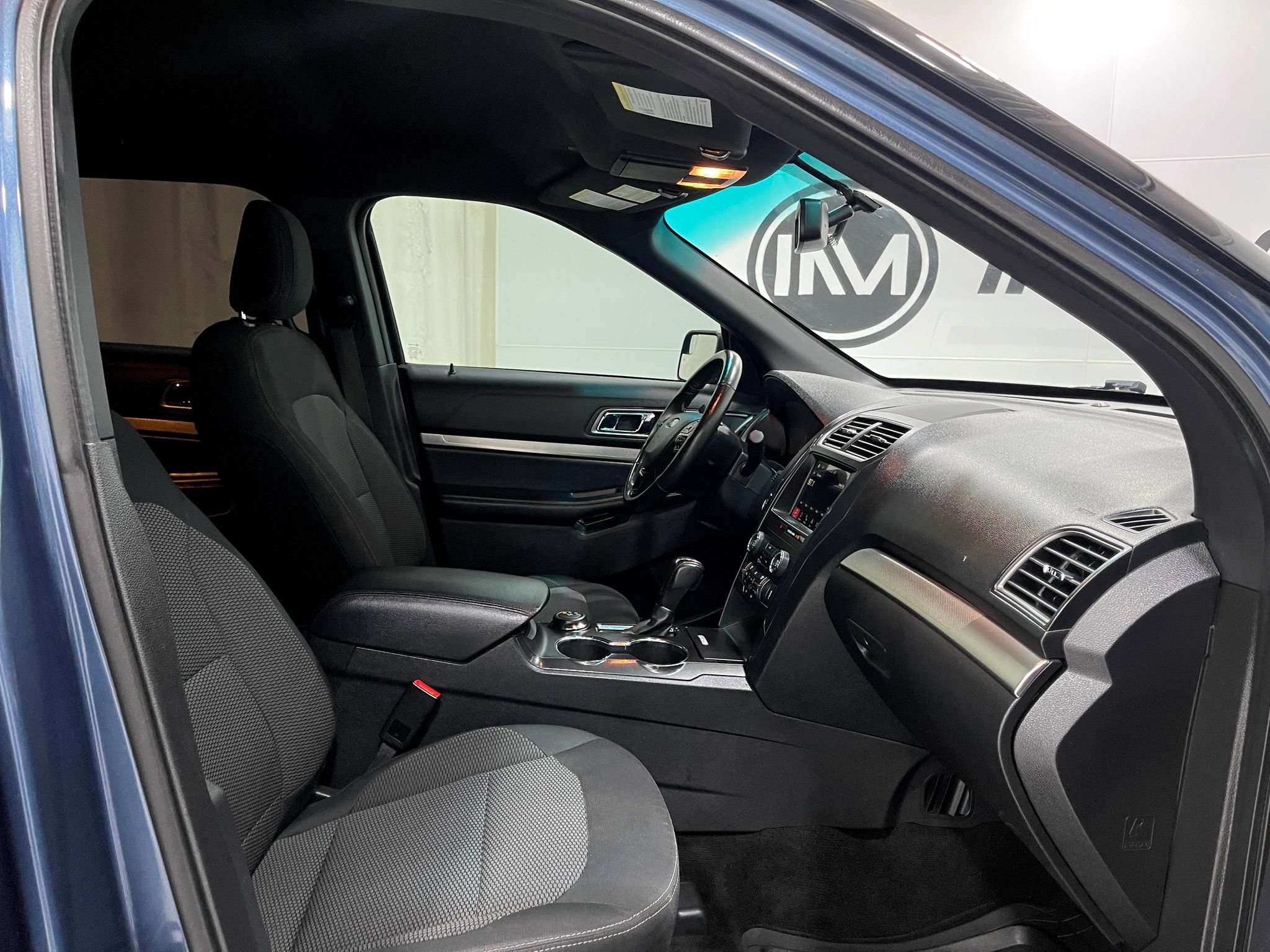 Used 2018 Ford Explorer XLT w/ Equipment Group 201A AWD/4WD image 33