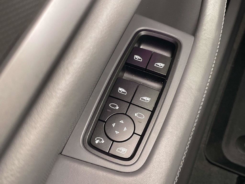 Certified 2025 Porsche Taycan RWD image 37