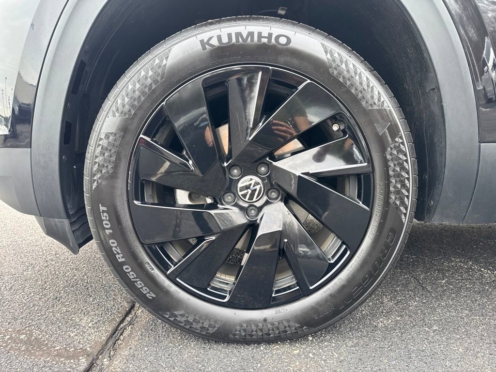 Used 2025 Volkswagen Atlas SE image 28