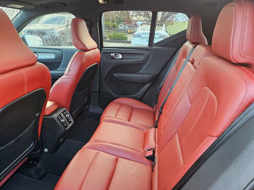 Used 2019 Volvo XC40 T4 Inscription image 20