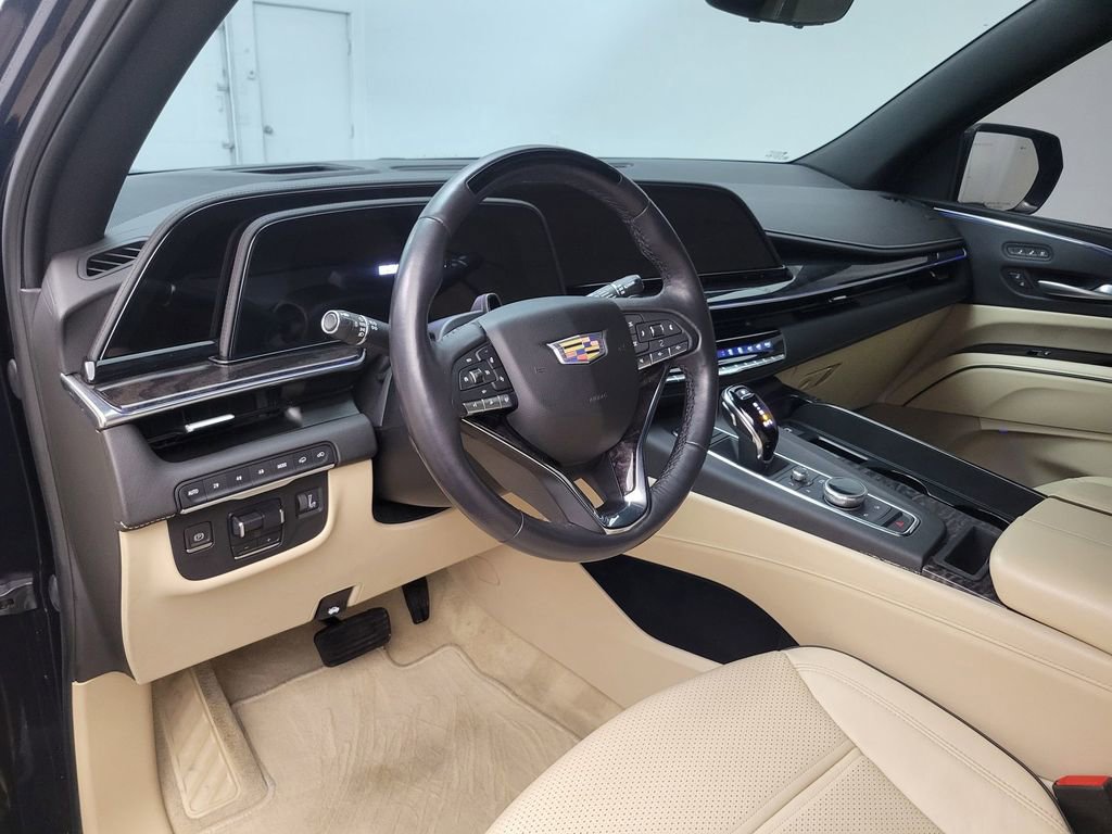 Used 2023 Cadillac Escalade Premium Luxury w/ Performance Package image 4