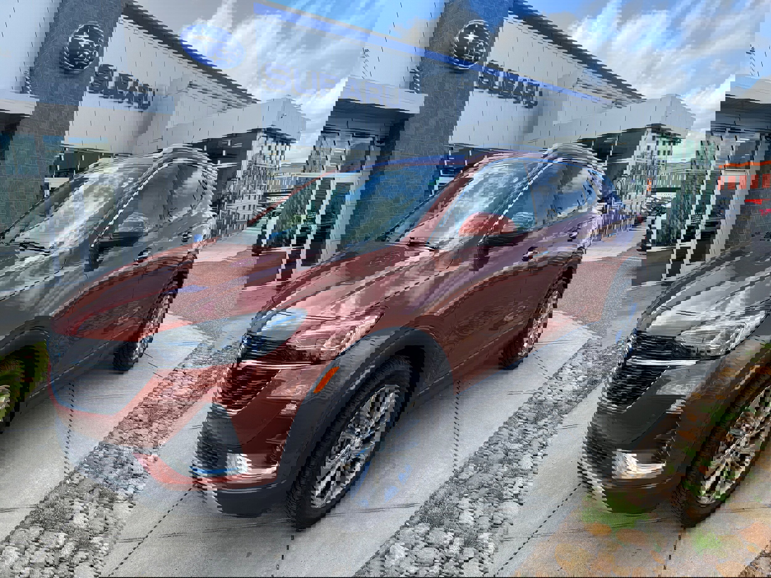 Used 2020 Buick Encore GX Essence w/ Experience Buick Package image 2