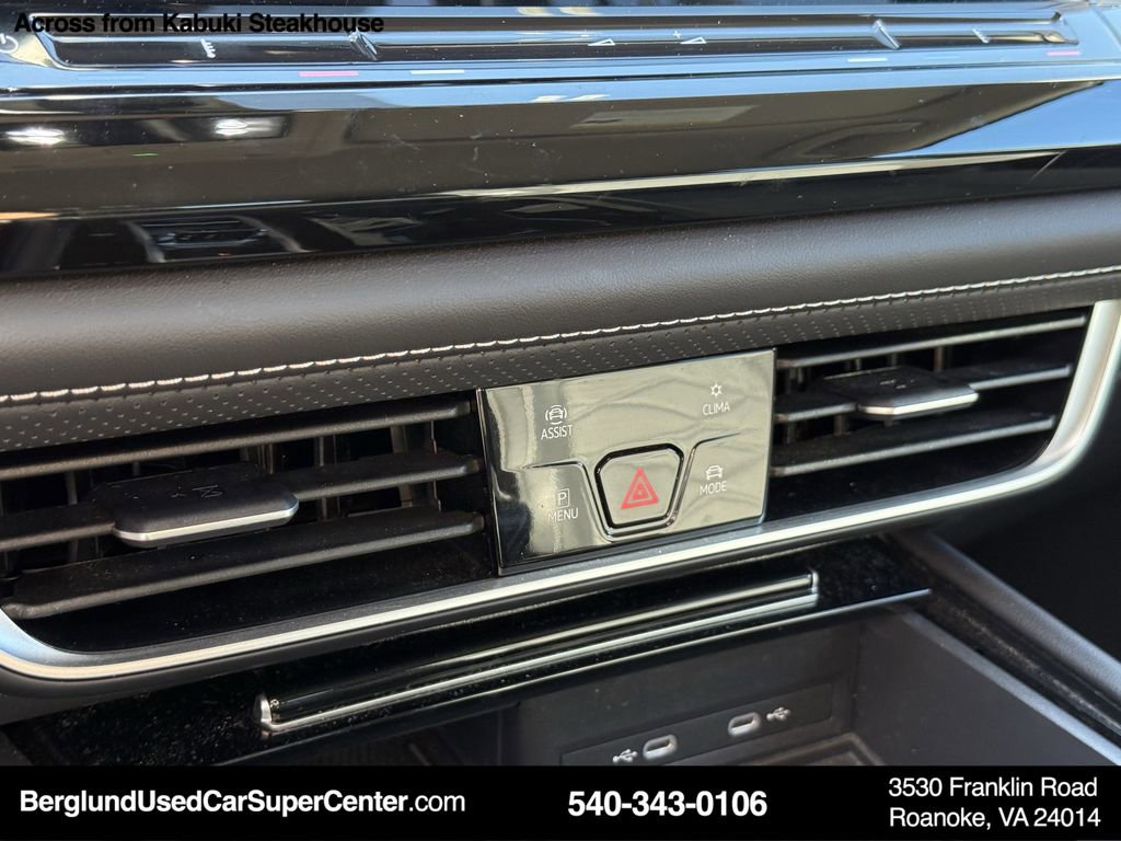Used 2025 Volkswagen Atlas SE image 24