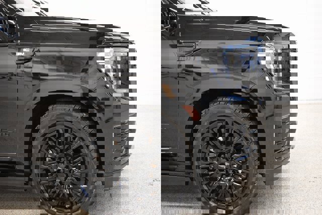 Used 2023 GMC Yukon Denali Ultimate image 11