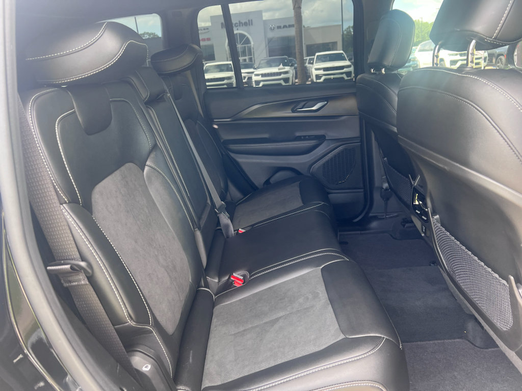 Certified 2025 Jeep Grand Cherokee Altitude RWD image 12