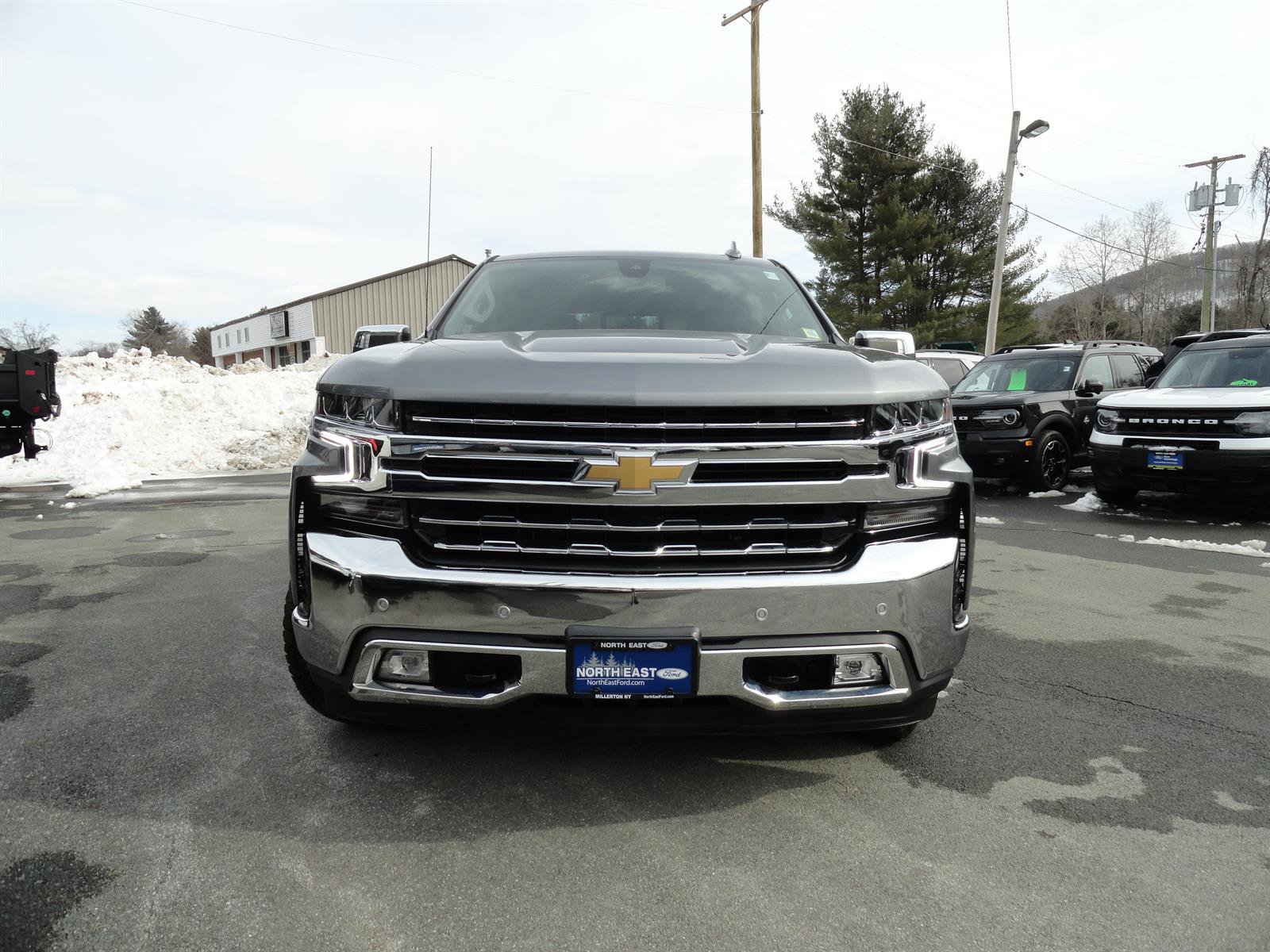 Used 2022 Chevrolet Silverado 1500 LTZ w/ LTZ Premium Package AWD/4WD image 2