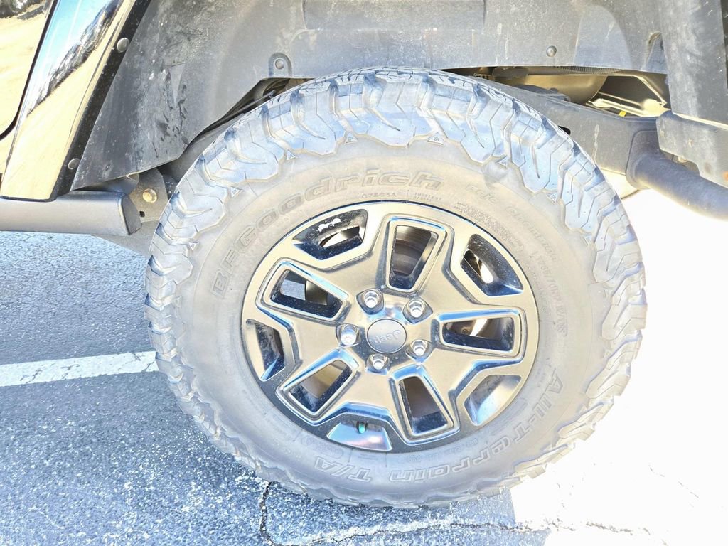 Used 2016 Jeep Wrangler Unlimited Sahara image 16