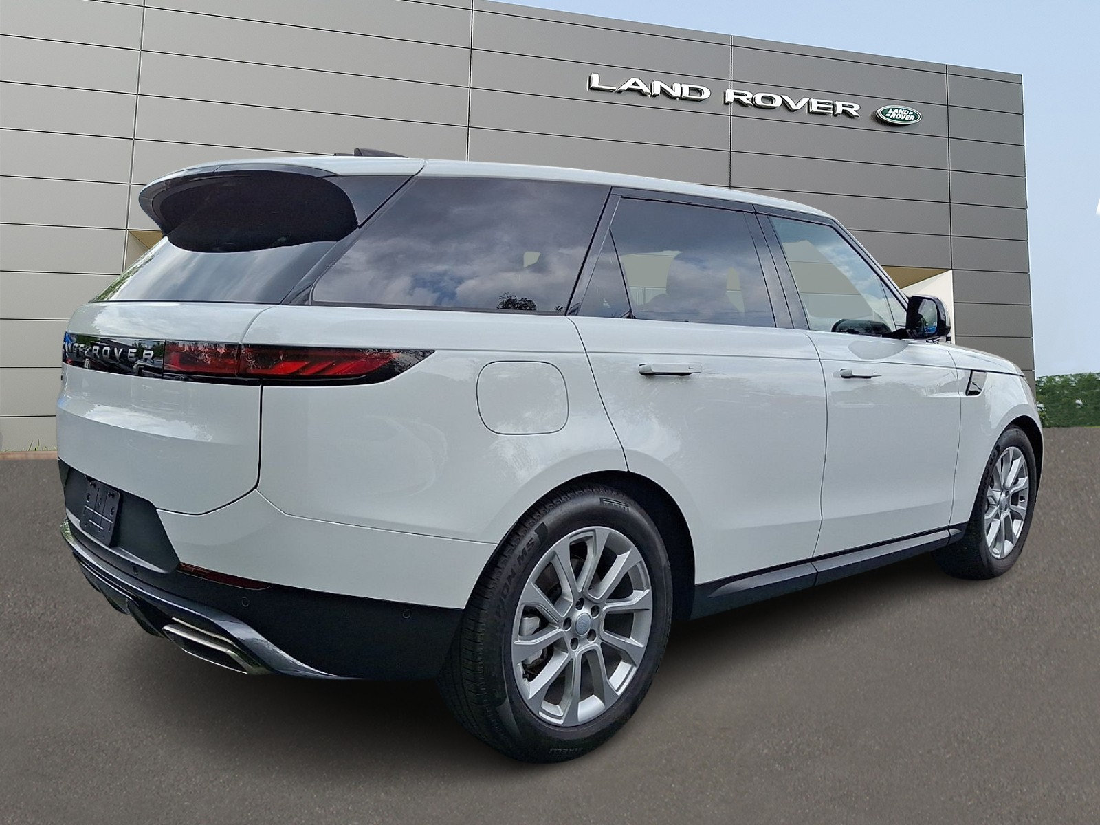 Used 2025 Land Rover Range Rover Sport AWD/4WD image 2