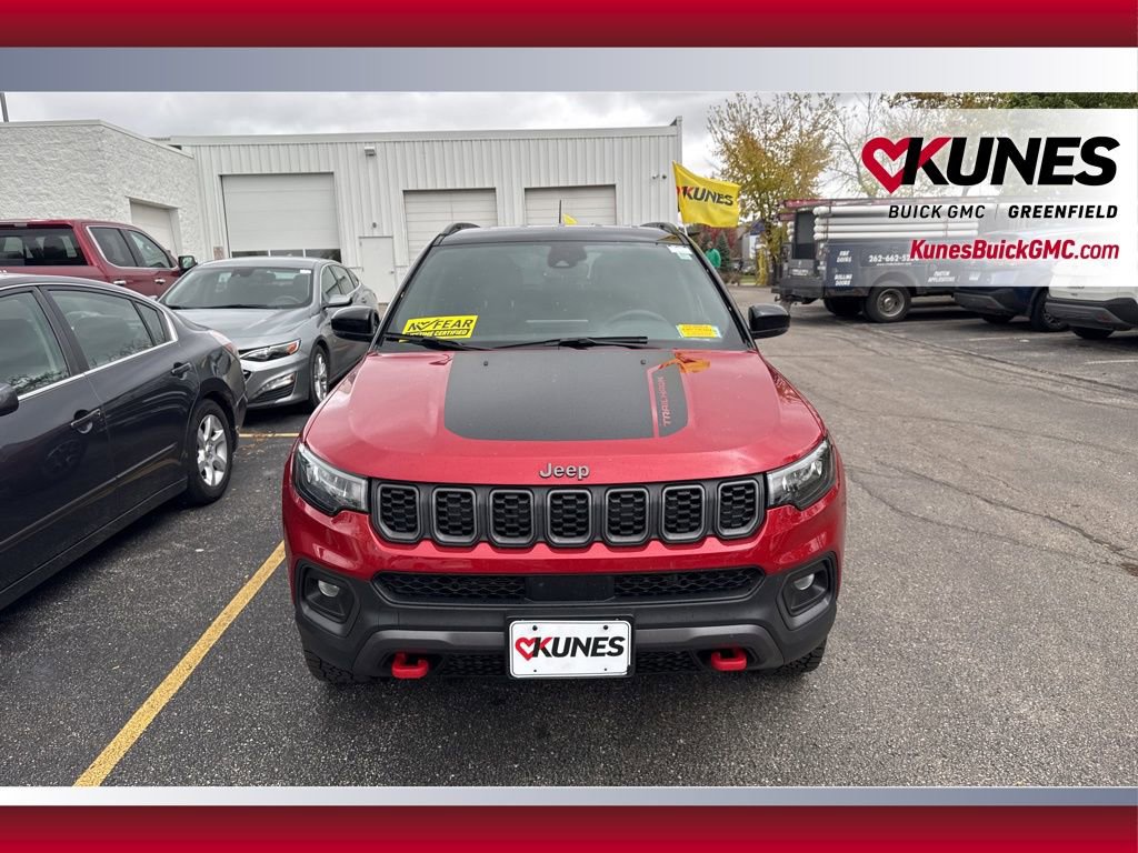 Used 2025 Jeep Compass Trailhawk image 12