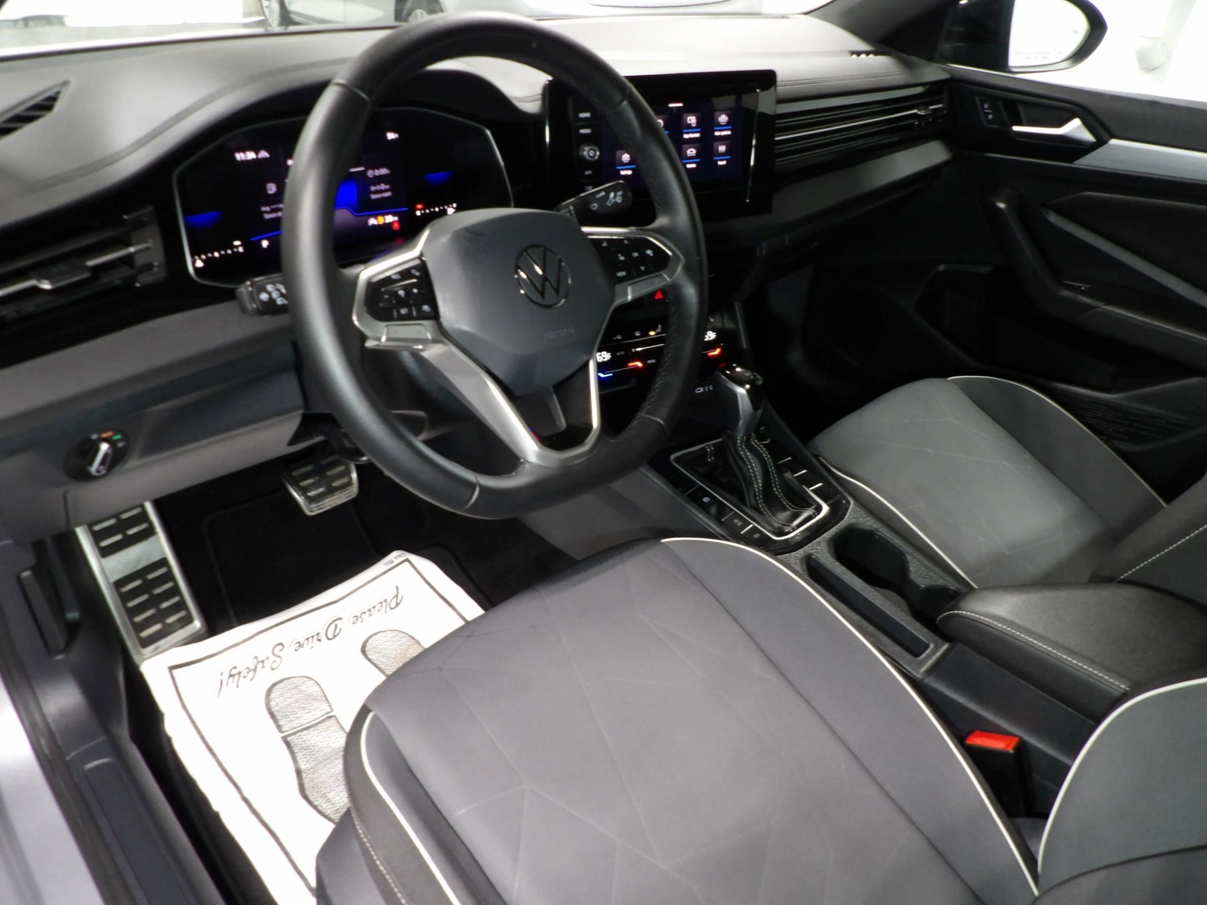 Used 2025 Volkswagen Jetta Sport image 8