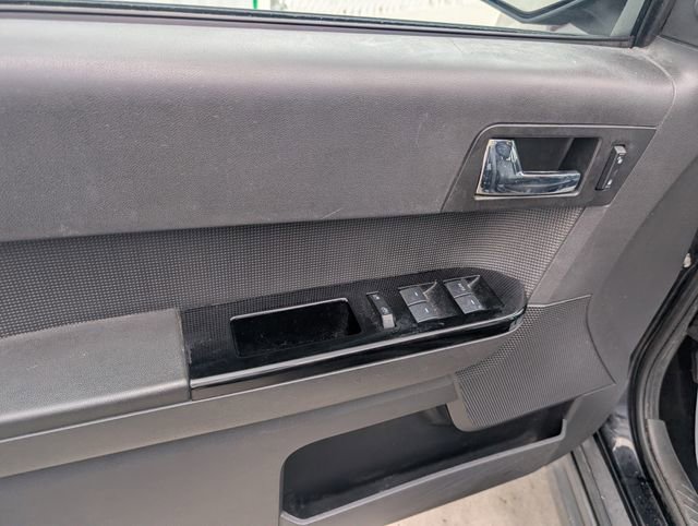Used 2010 Ford Escape Limited AWD/4WD image 9