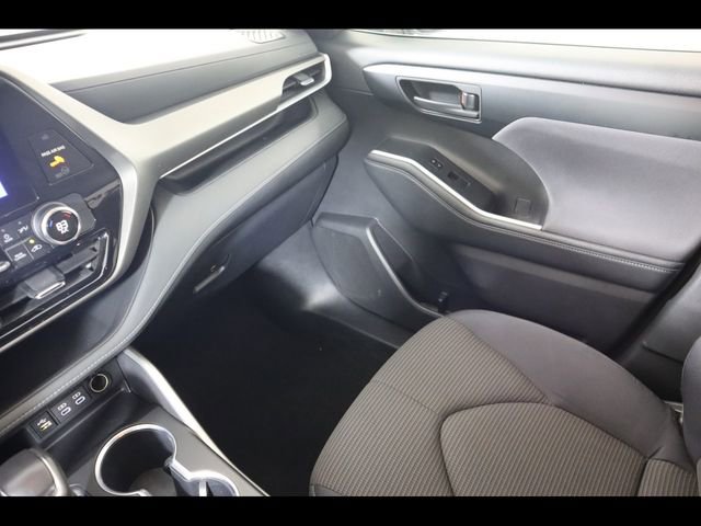 Used 2024 Toyota Highlander LE image 18
