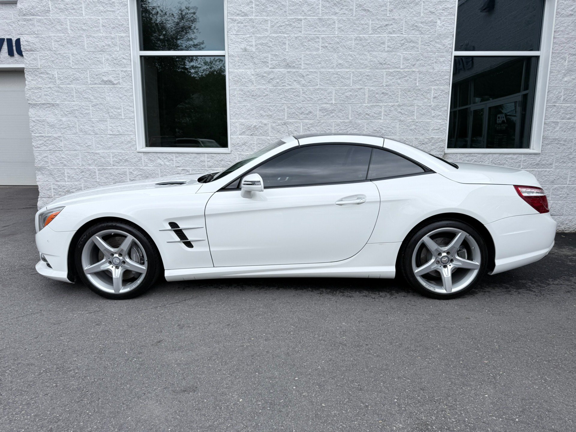 Used 2015 Mercedes-Benz SL 550 image 5