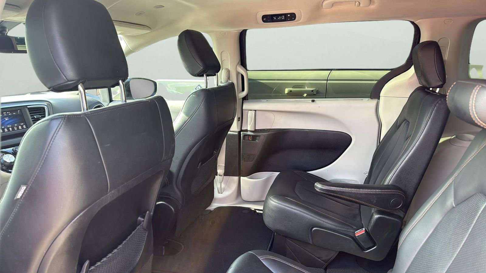 Used 2020 Chrysler Pacifica Touring-L image 28