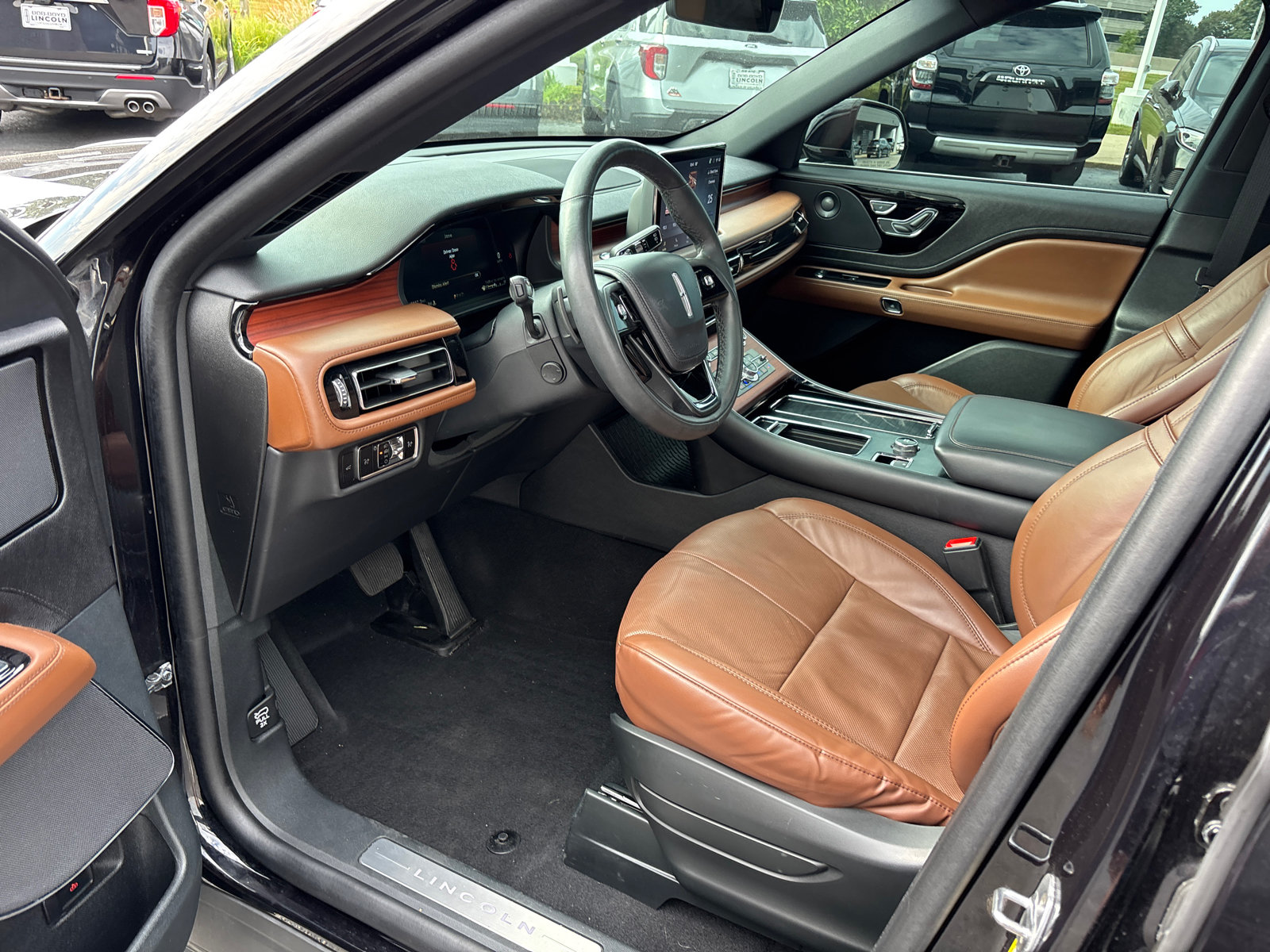 Certified 2023 Lincoln Aviator Reserve w/ Equipment Group 201A AWD/4WD image 23